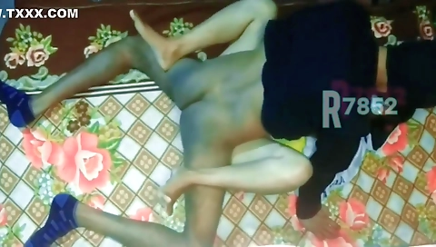 Ladke Ne Apni Girlfriend Ko Chupke Se Uske Ghar Me Ja Kar Choda Or Video Banayi
