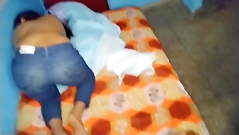 Bhabi Ne Chut Marwane Ke Liye Dewar Ka Land Pakad - Li Ya
