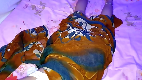 Desi Aunty In Saree Cheating On Husband